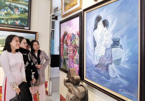 60 tác phẩm nghệ thuật trưng bày tại triển lãm 